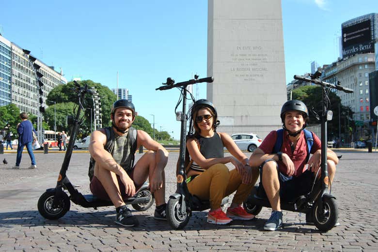 Preparado para percorrer de patinete o centro de Buenos Aires