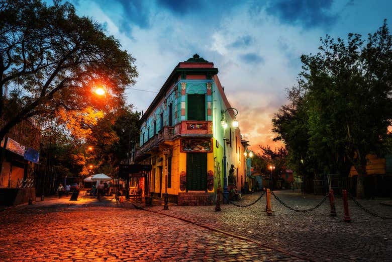 Anoitece no bairro La Boca