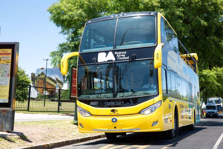 O ônibus turístico de dois andares