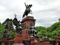 Plaza General San Martín, monumento ao general