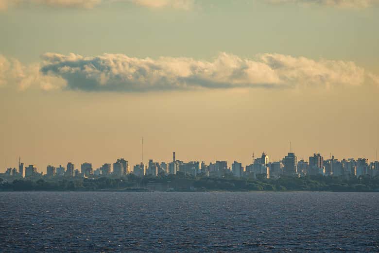 A paisagem de Buenos Aires a partir do Rio da Prata