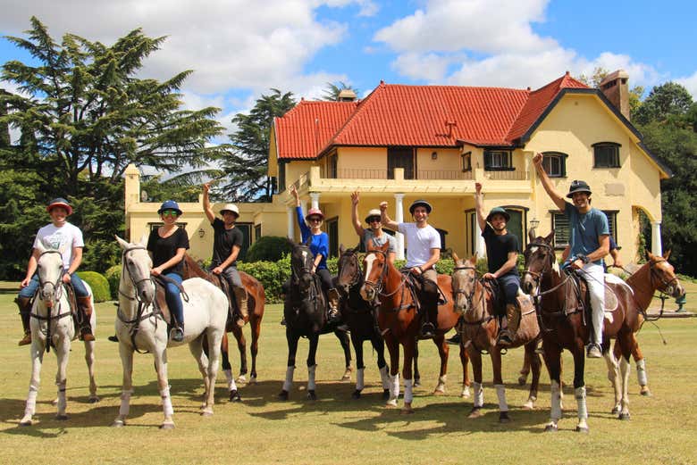 Desfrutando da rota equestre pela Estância Villa María